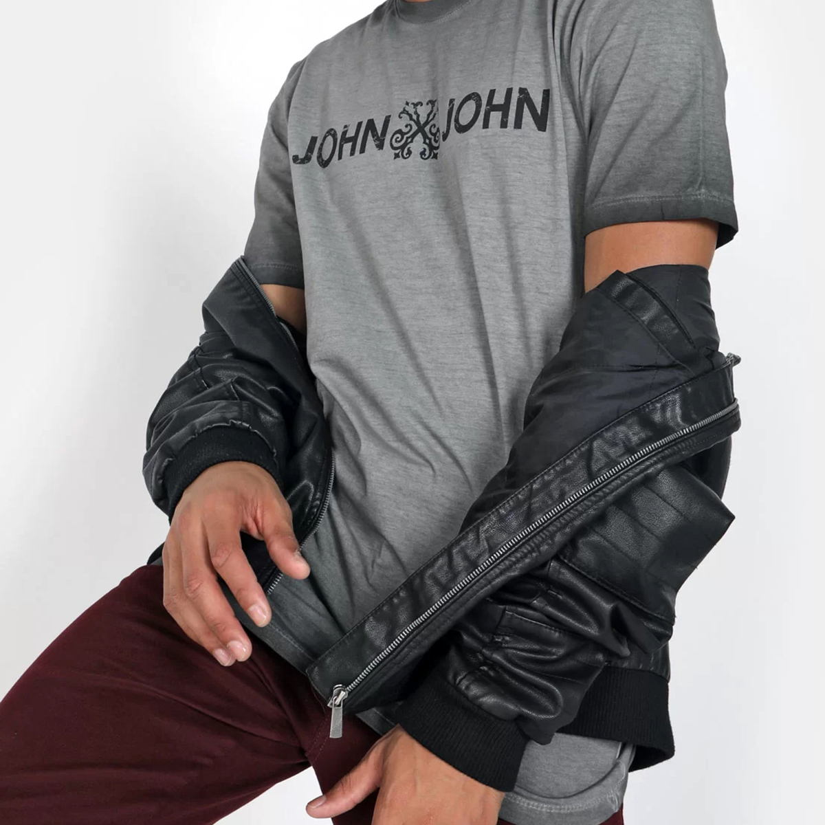 Camiseta John John Logo Branca em 2023  Camiseta, Camiseta masculina,  Camisetas