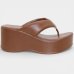 Tamanco Anabela Casteliê Ava Feminino - Marrom
